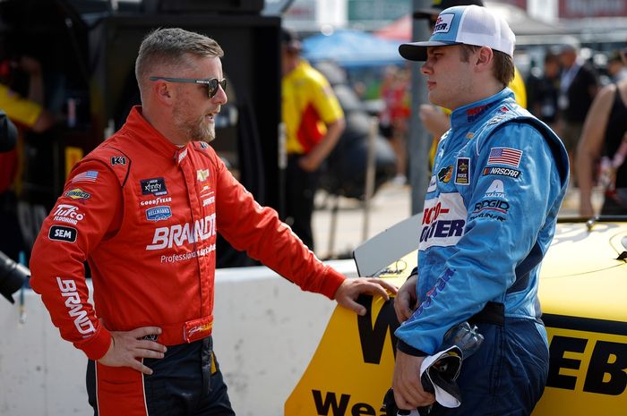 Justin Allgaier, JR Motorsports Chevrolet, Carson Kapvil, JR Motorsports Chevrolet