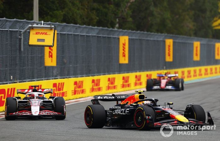 Lewis Hamilton, Ferrari, Esteban Ocon, Haas F1 Team, Yuki Tsunoda, Red Bull Racing Team