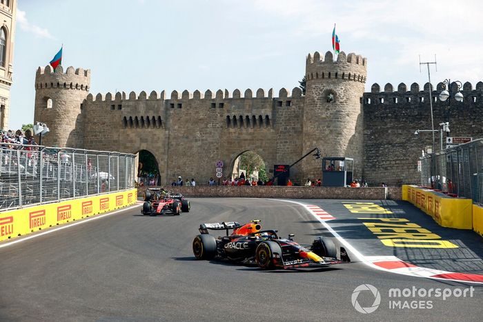 Sergio Pérez, Red Bull Racing RB19, Carlos Sainz, Ferrari SF-23