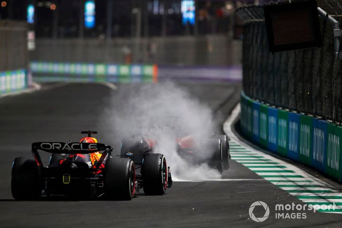 Charles Leclerc, Ferrari F1-75, Max Verstappen, Red Bull Racing RB18, levantan polvo