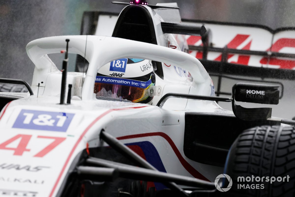 Mick Schumacher, Haas VF-21, sulla griglia di partenza