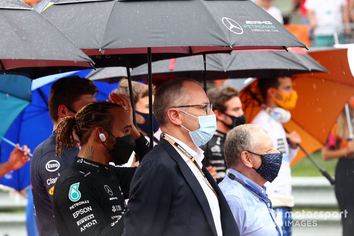 Lewis Hamilton, Mercedes, Stefano Domenicali, CEO, Formula 1, and Jean Todt, President, FIA, on the grid
