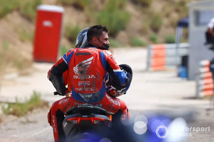 Leon Haslam, Team HRC - 9 caídas