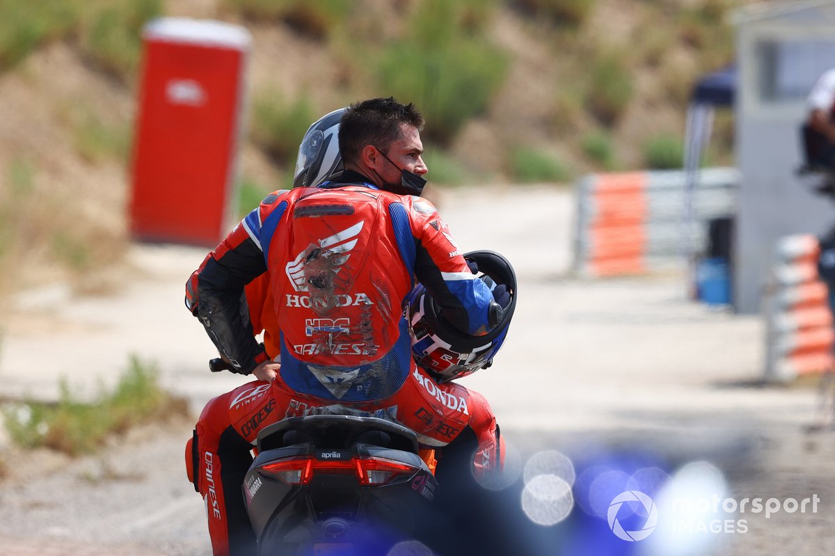 Leon Haslam, Team HRC - 9 caídas