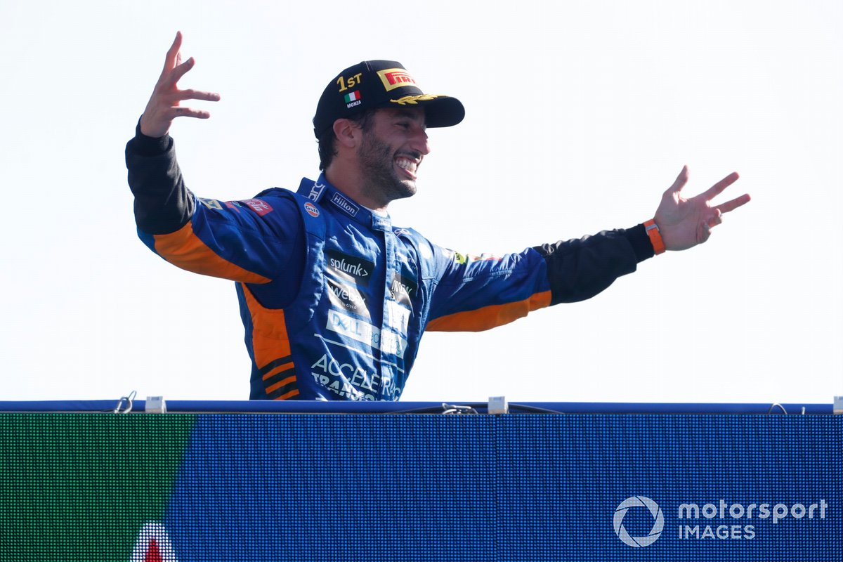Podio: ganador Daniel Ricciardo, McLaren