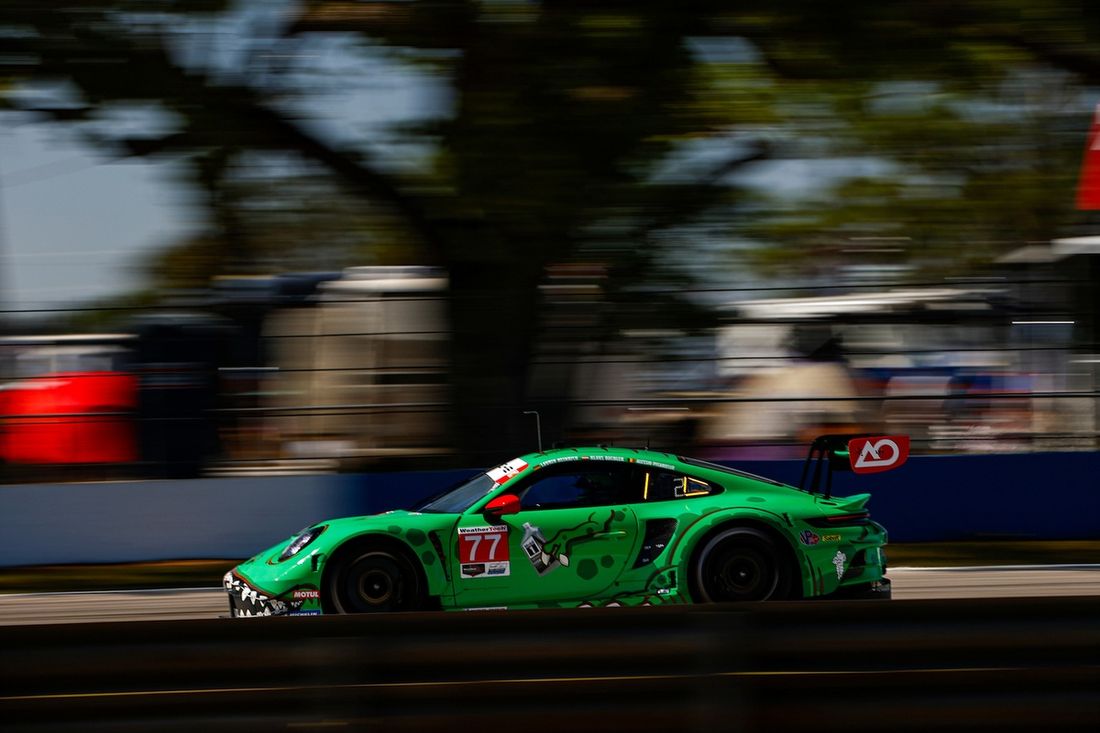 #77 AO Racing Porsche 911 GT3 R (992): Laurin Heinrich, Klaus Bachler, Alessio Picariello