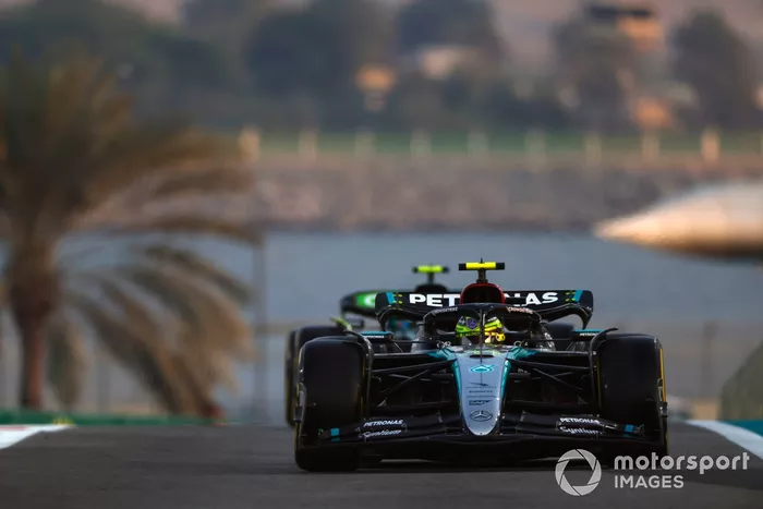Lewis Hamilton, Mercedes F1 W15, Fernando Alonso, Aston Martin AMR24