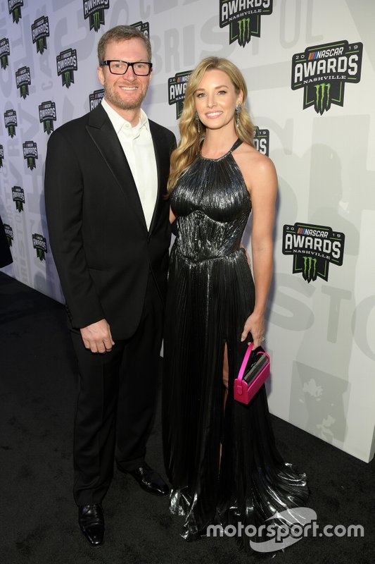 Dale Earnhardt Jr. y su esposa Amy