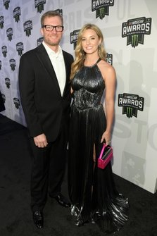 Dale Earnhardt Jr. y su esposa Amy