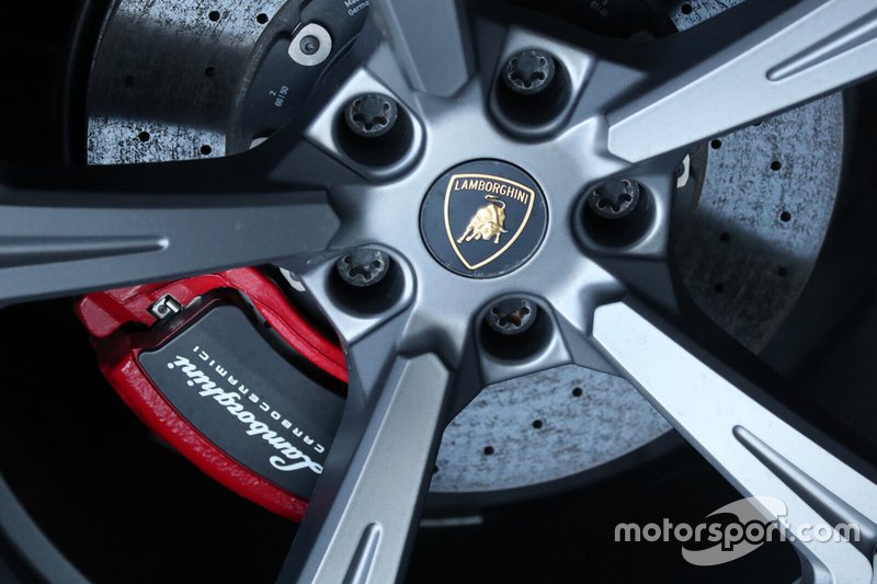 Lamborghini Urus ST-X, cerchio