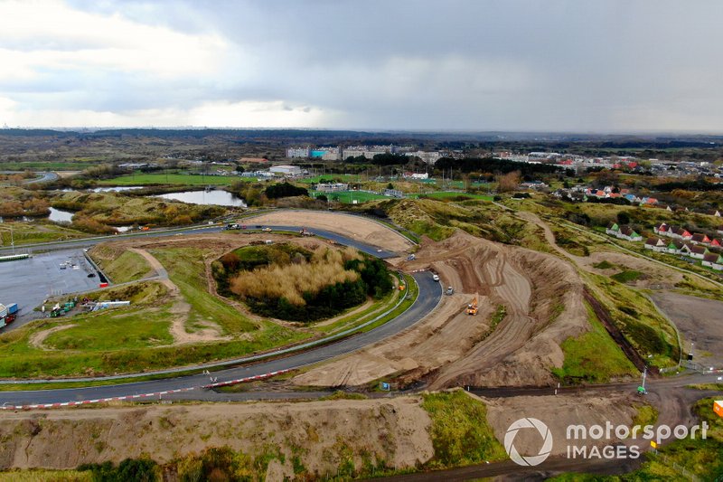 Trabajos de construcción en el autódromo de Zandvoort para el Gran Premio de Holanda