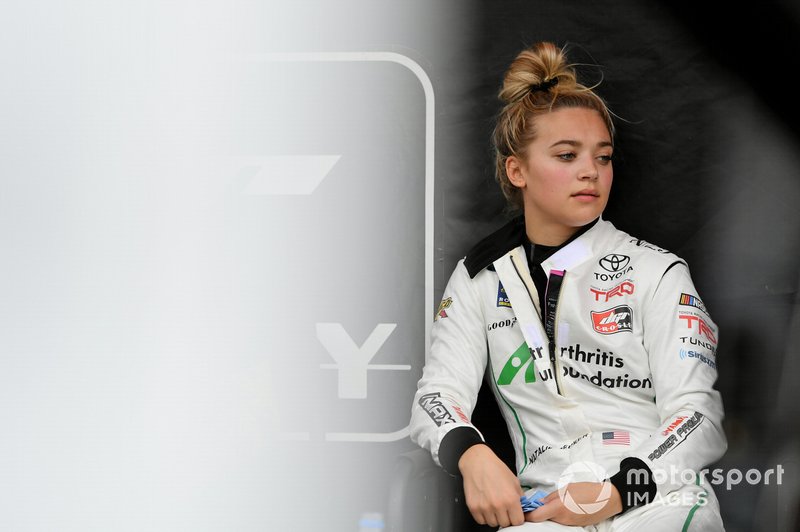 Натали Декер на этапе серии NASCAR Truck в Хоумстеде