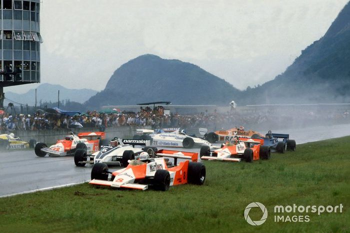 Andrea de Cesaris, McLaren M29F-Ford Cosworth, Hector Rebaque, Brabham BT49C-Ford Cosworth, Mario Andretti, Alfa Romeo 179C, Rene Arnoux, Renault RE20, John Watson, McLaren M29F-Ford Cosworth, Chico Serra, Fittipaldi F8C-Ford Cosworth, Ricardo Zunino, Tyrrell 010-Ford Cosworth, Siegfried Stohr, Arrows A3-Ford Cosworth y Jean-Pierre Jarier, Ligier JS17-Matra