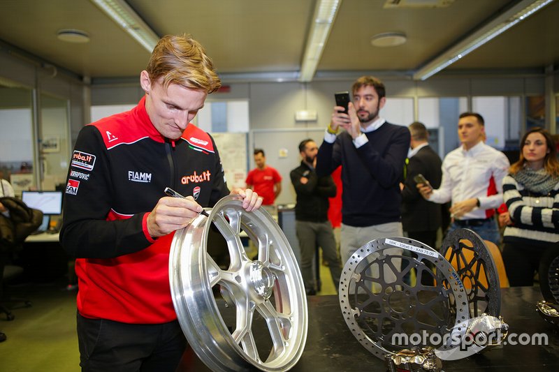 Visita di Chaz Davies agli stabilimenti Brembo