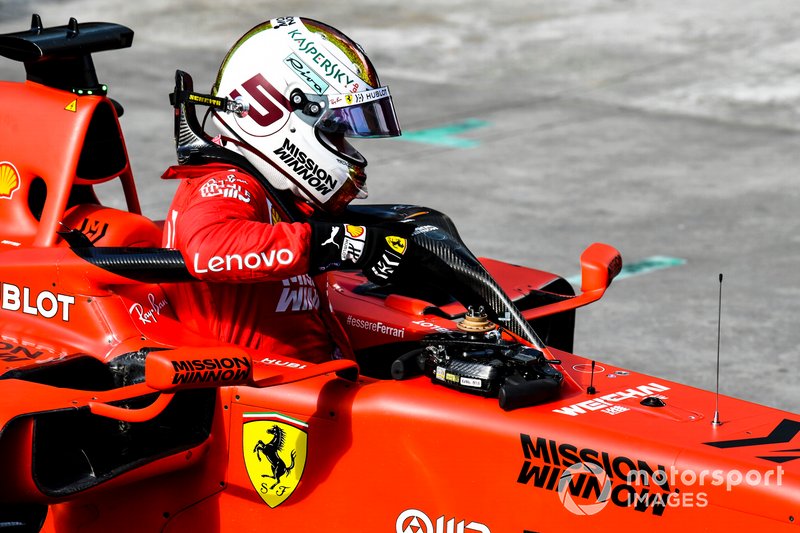 Sebastian Vettel, Ferrari, esce dalla sua monoposto dopo le Qualifying