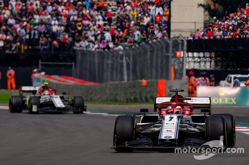 Kimi Raikkonen, Alfa Romeo Racing C38, Antonio Giovinazzi, Alfa Romeo Racing C38