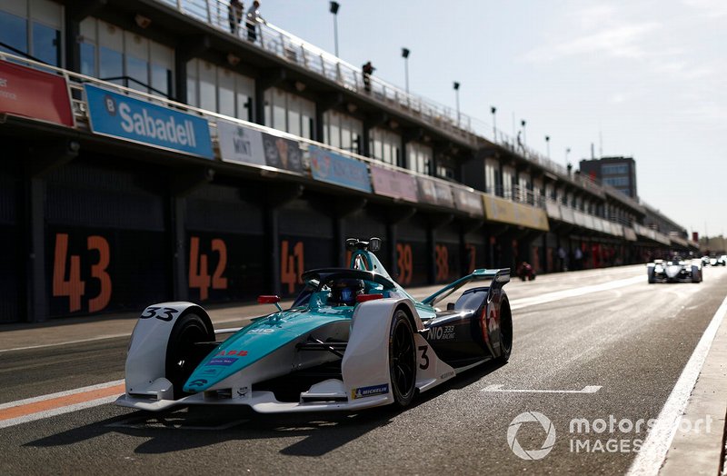 Ma Qinghua, NIO 333, NIO FE-005 exits the pit lane