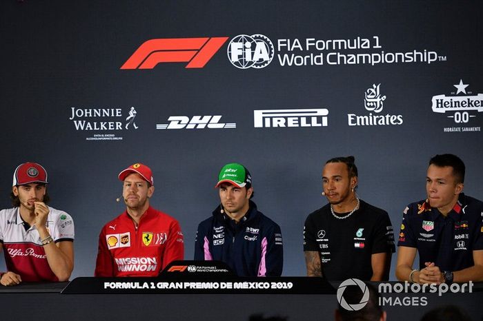 Antonio Giovinazzi, Alfa Romeo Racing, Sebastian Vettel, Ferrari, Sergio Perez, Racing Point, Lewis Hamilton, Mercedes AMG F1 y Alex Albon, Red Bull Racing en la conferencia de prensa