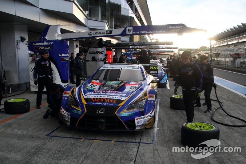 #19 WedsSport ADVAN LC500
