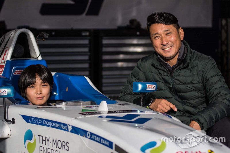 A jovem japonesa Juju Noda, que aos 13 anos de idade, vai competir na Fórmula 4 dinamarquesa em 2020