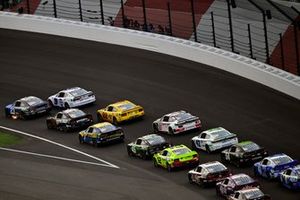 Chase Elliott, Hendrick Motorsports, NAPA Auto Parts Chevrolet Camaro y Bubba Wallace, 23XI Racing, U.S. Air Force Toyota Camry