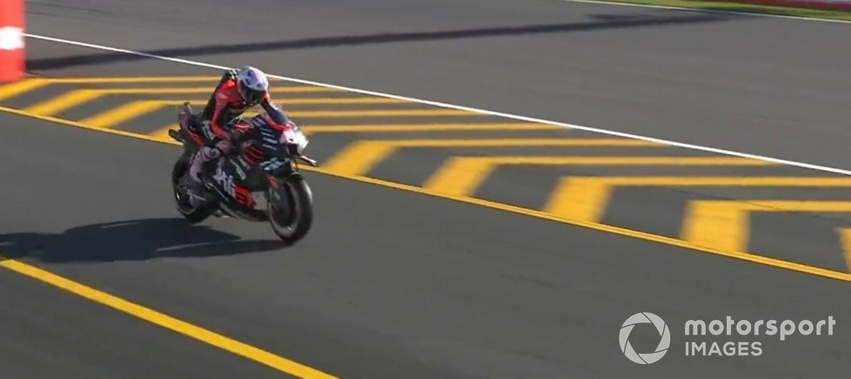 Aleix Espargaró, Aprilia, parte dalla pit lane