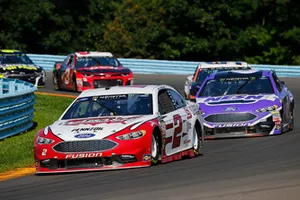 Brad Keselowski, Team Penske, Ford Fusion Wabash National and Matt Kenseth, Roush Fenway Racing, Ford Fusion NESN