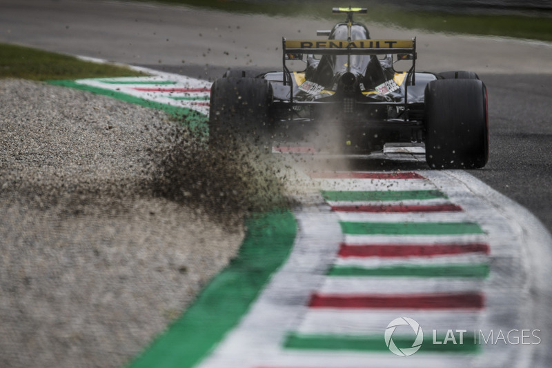 7: Carlos Sainz, Renault Sport F1 Team RS 18, 1'21.041