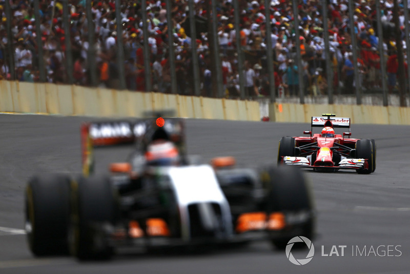 Nico Hülkenberg, Force India VJM07 Mercedes, devant Kimi Raikkonen, Ferrari F14T