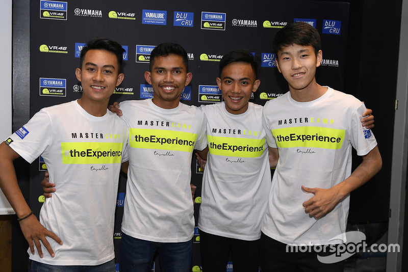 Faeroz bersama peserta Yamaha VR46 Master Camp edisi keenam