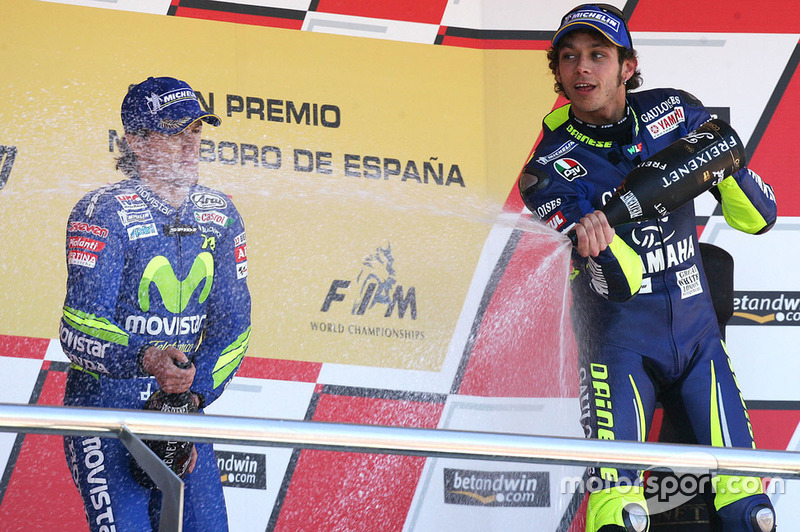 1. Valentino Rossi, Yamaha; 2. Sete Gibernau, Honda