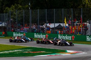 Artem Markelov, RUSSIAN TIME, leads George Russell, ART Grand Prix, Alexander Albon, DAMS at the start