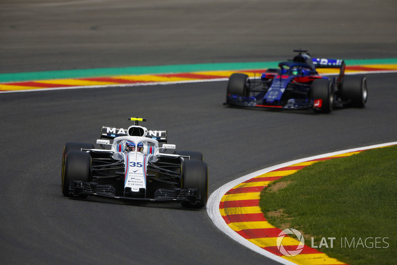 Sergey Sirotkin, Williams FW41, leads Brendon Hartley, Toro Rosso STR13