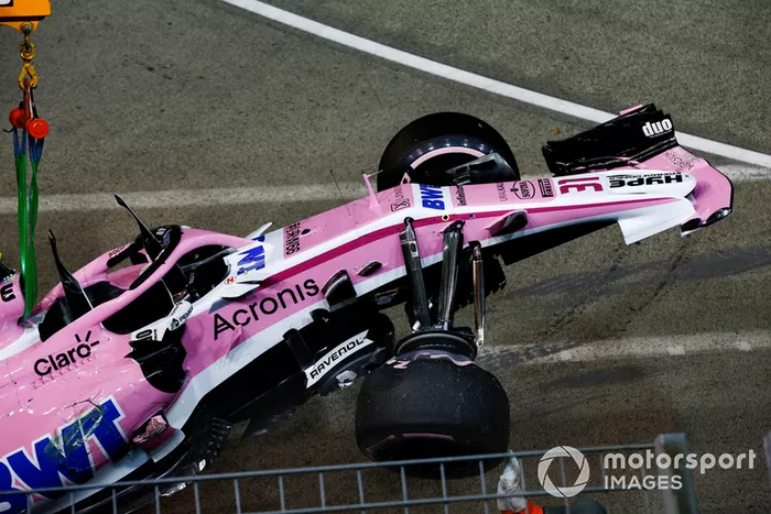 El coche accidentado de Esteban Ocon, Racing Point Force India VJM11