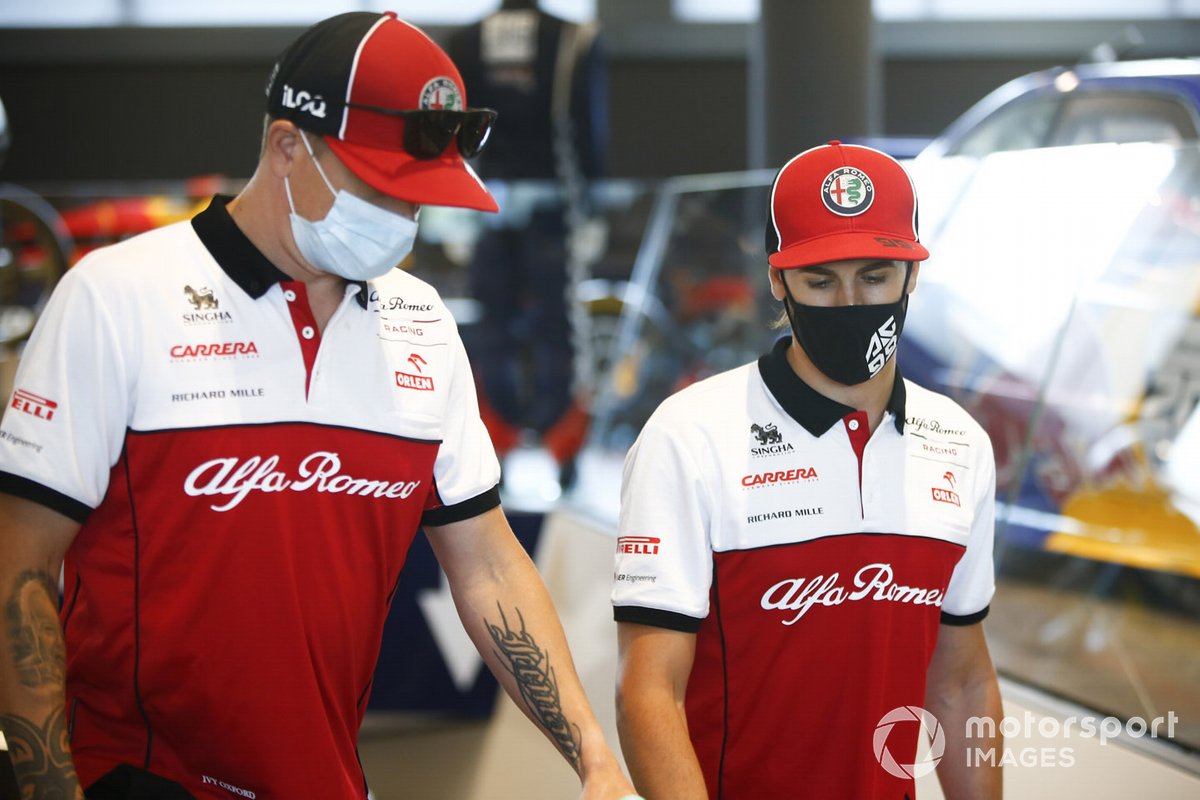 Kimi Raikkonen, Alfa Romeo and Antonio Giovinazzi, Alfa Romeo