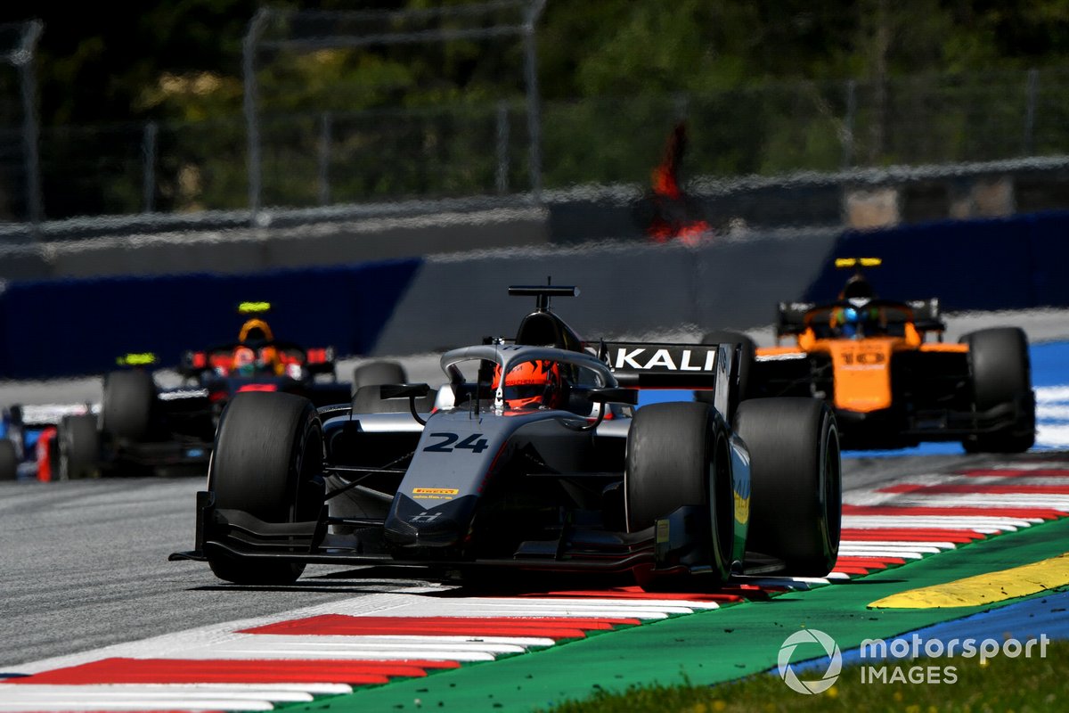Nikita Mazepin, Hitech Grand Prix, y Guilherme Samaia, Campos Racing