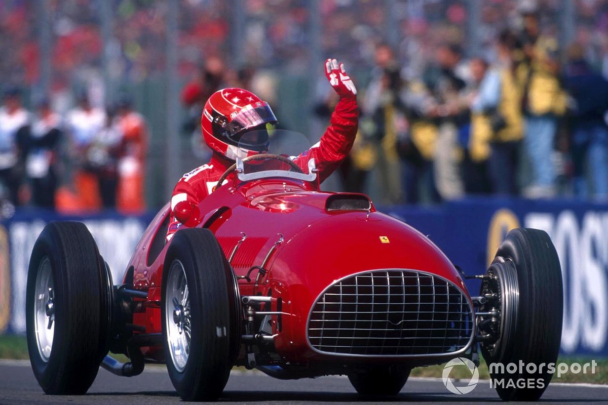 Michael Schumacher conduce el Ferrari 375