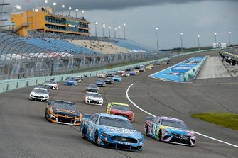 Kevin Harvick, Stewart-Haas Racing, Ford, Kyle Busch, Joe Gibbs Racing Toyota