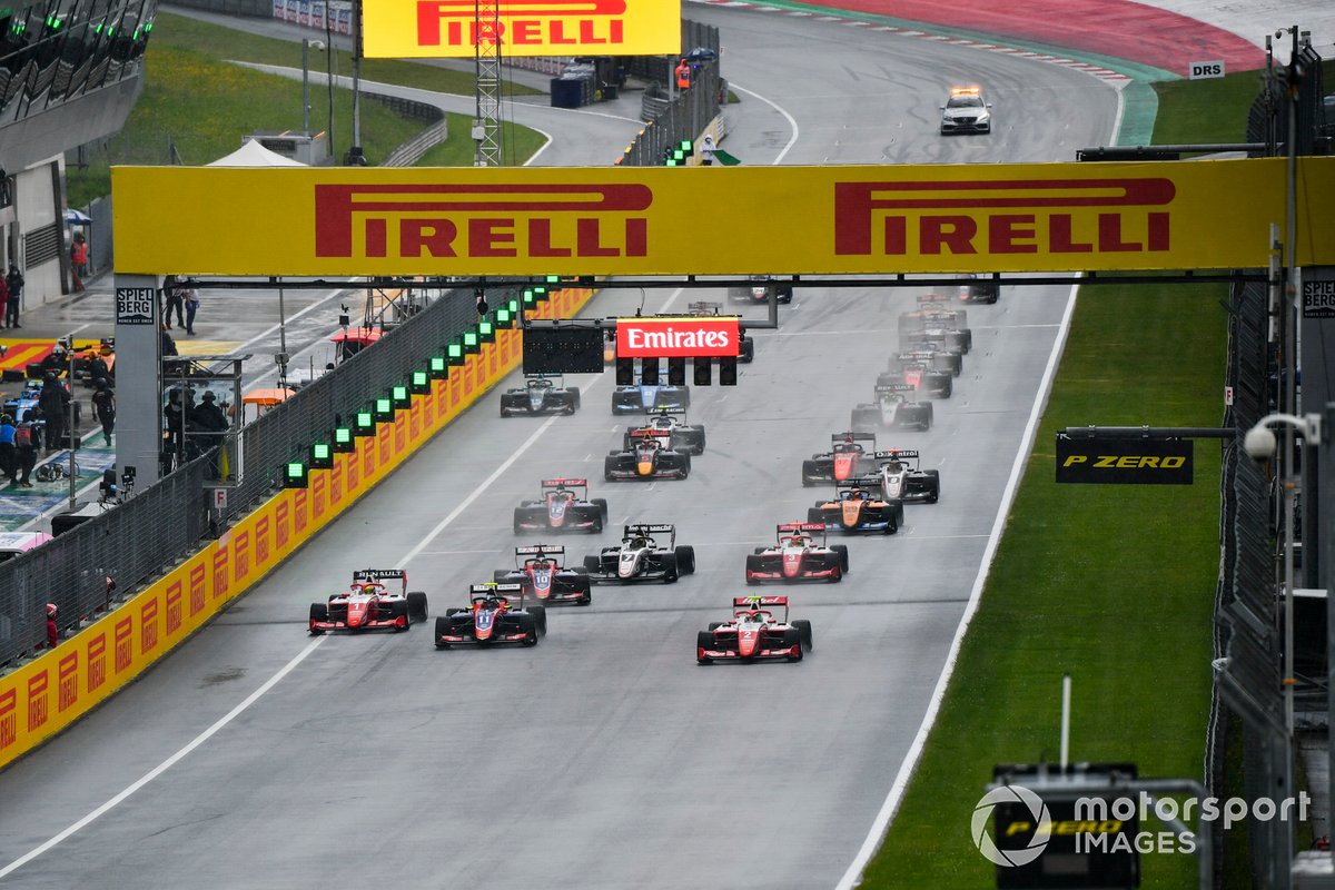 Frederik Vesti, Prema Racing, Devlin DeFrancesco, Trident, Logan Sargeant, Prema Racing e Oscar Piastri, Prema Racing alla partenza di gara1