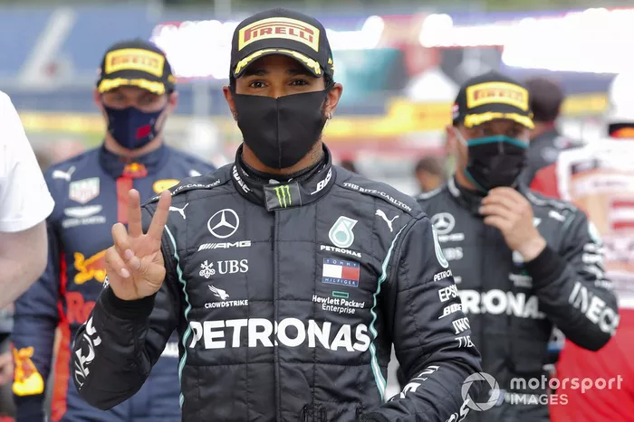 Ganador de la carrera Lewis Hamilton, Mercedes-AMG Petronas F1 celebra en el Parque Ferme 