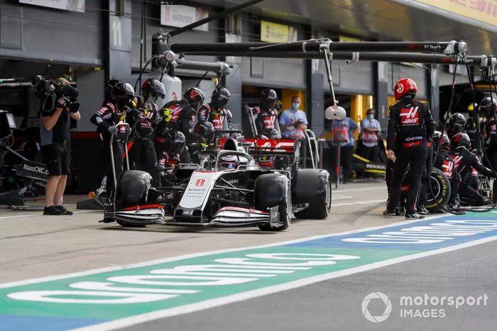 Romain Grosjean, Haas VF-20, sale de pits