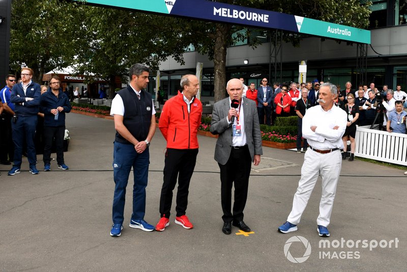 Michael Masi, Race Director, Andrew Westacott, Australian Grand Prix Corporation CEO e Chase Carey, Presidente, Formula 1 parla con la stampa