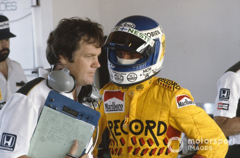 Keke Rosberg talks to Patrick Head