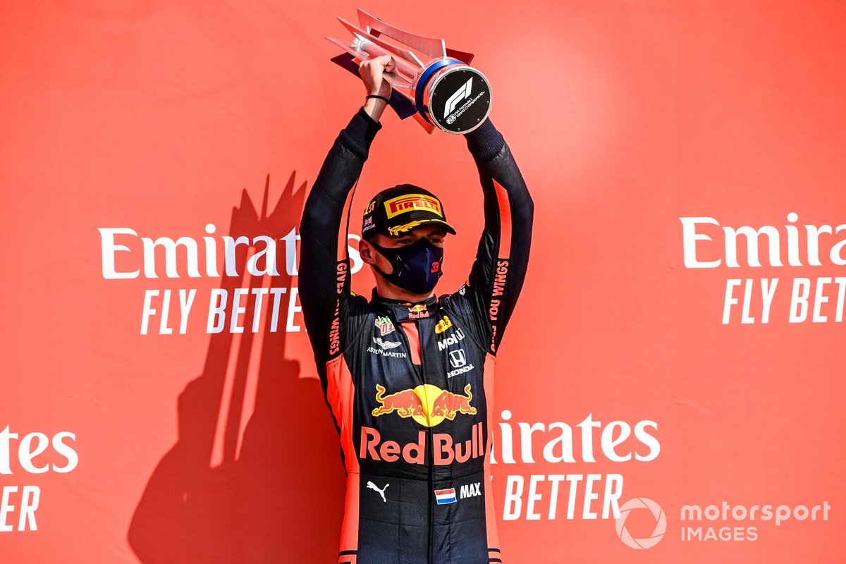 Podio: ganador de la carrera Max Verstappen, Red Bull