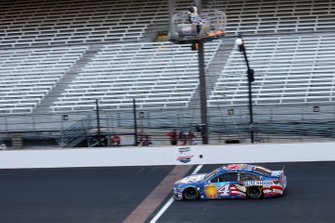 Race Winner Kevin Harvick, Stewart-Haas Racing, Ford Mustang