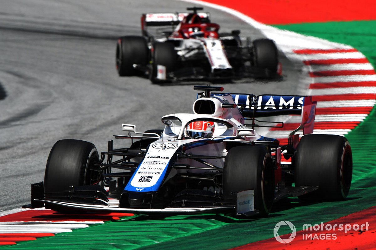 George Russell, Williams FW43, precede Kimi Raikkonen, Alfa Romeo Racing C39