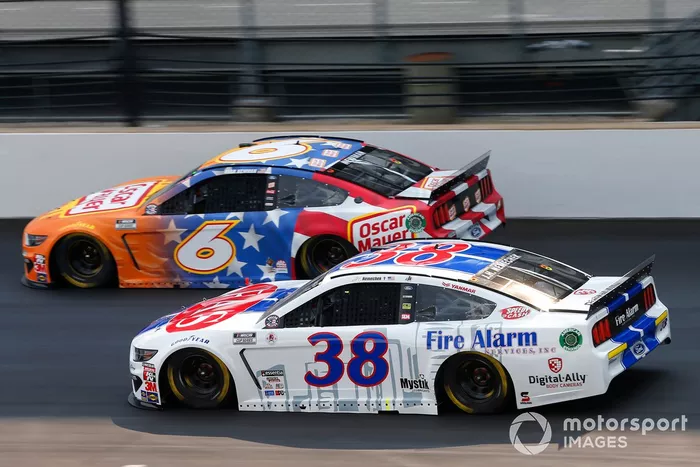 Ryan Newman, Roush Fenway Racing, Ford Mustang Oscar Mayer, John H. Nemechek, Front Row Motorsports, Ford Mustang Fire Alarm Services