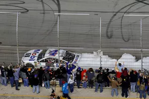 Race winner Kevin Harvick, Stewart-Haas Racing, Ford Fusion Mobil 1