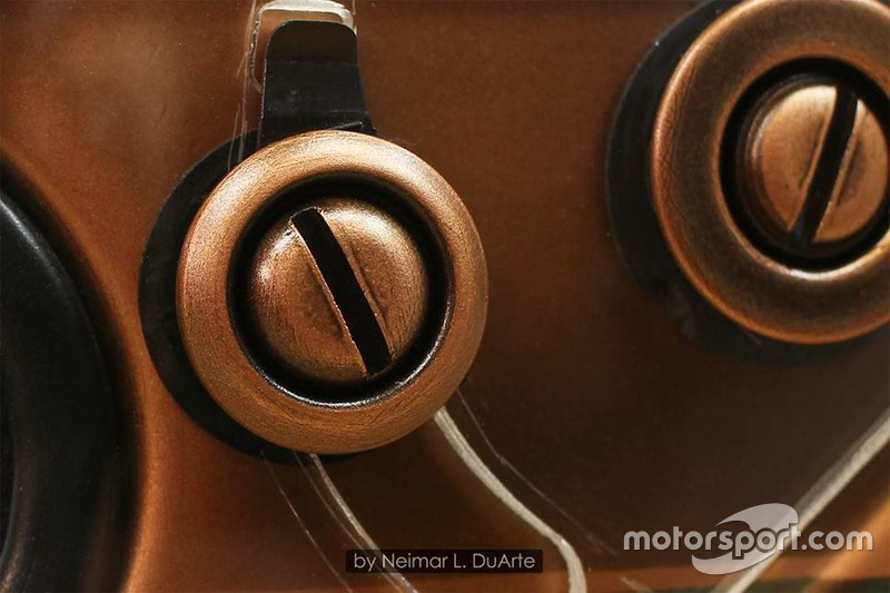 Casco de Ayrton Senna en bronce por Neimar Duarte