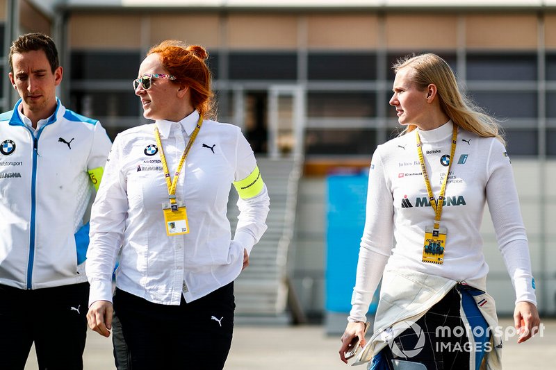 Beitske Visser, BMW I Andretti Motorsports, with the BMW I Andretti team